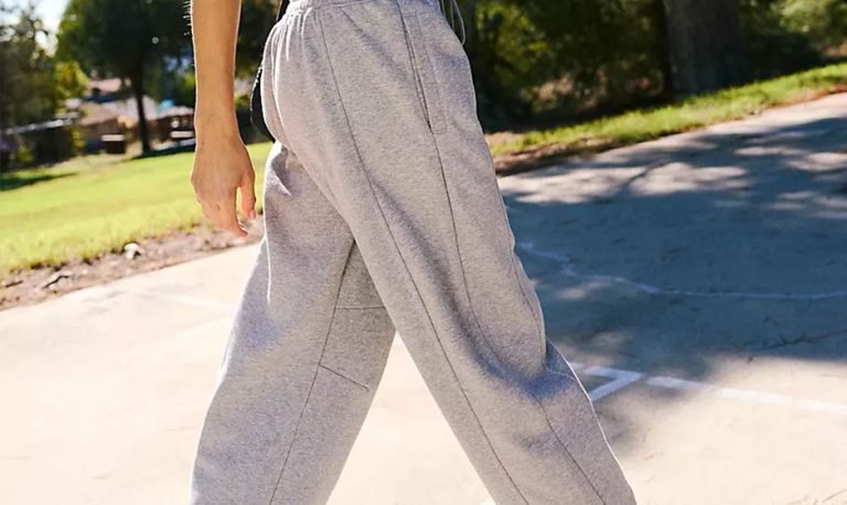 what-to-wear-with-grey-sweatpants